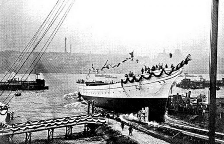 Rocznica podniesienia polskiej bandery na statku Dar Pomorza Dar Pomorza